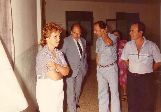 1985.  Visita del president Pujol a l'AV Sant Antoni de Llefià. Fons: Teresa Castan