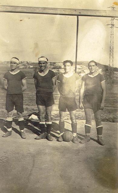 1930. Equip de futbol. Fons Dolors Martínez López