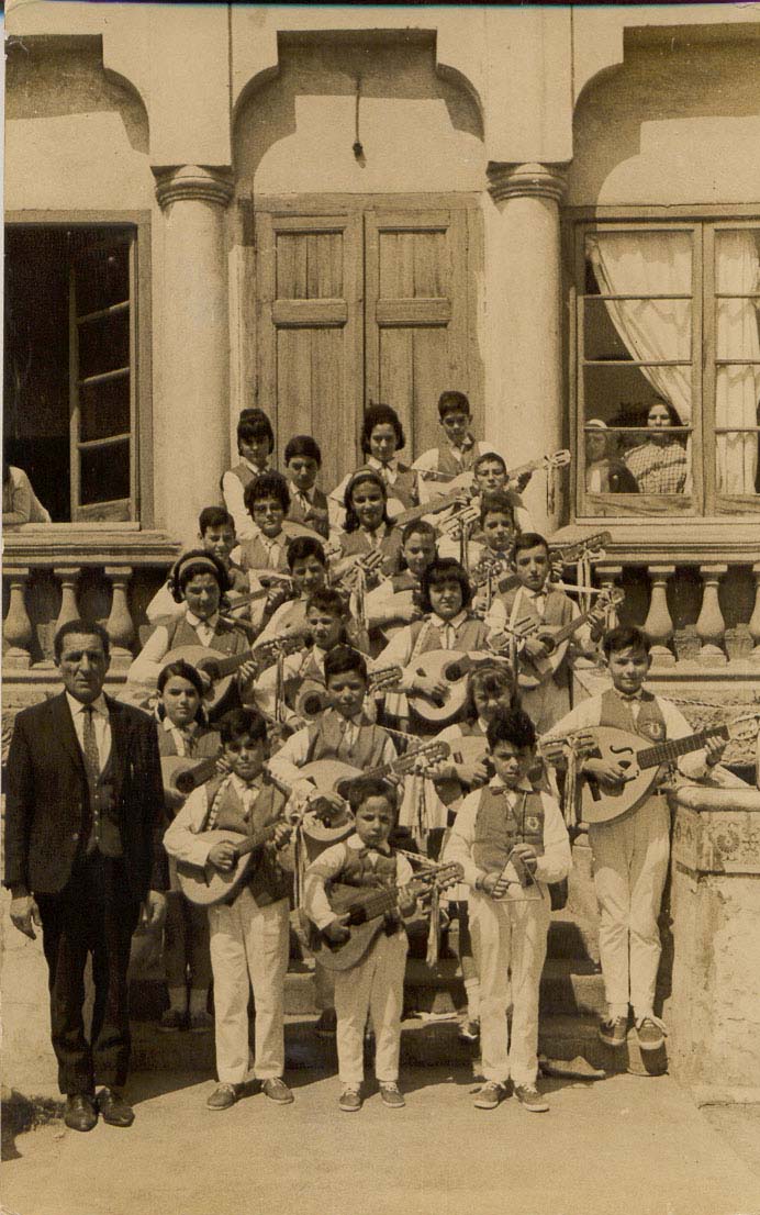 1963.  Agrupació Musical Infantil de Sant Antoni de Llefià.  Fons: Juan Herreros