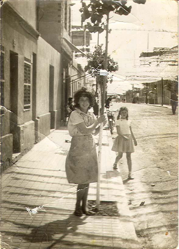 1964.  Carrer Mare de Déu de Lorda. Fons: María López Lupiañez