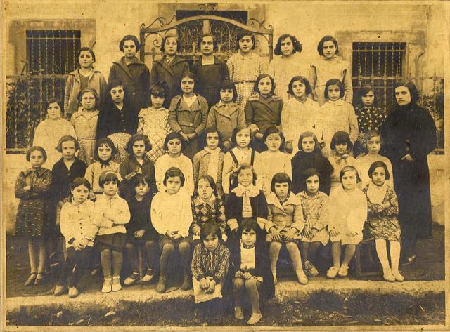1934. Alumnes col·legi nacional de Llefià. Fons Germanes Nougarede